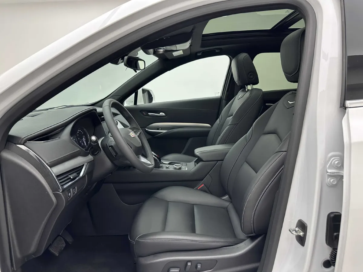 2022 Cadillac XT4 2.0T 237HP L4 9AT,autocango,china used car exporter,china ev exporter,chinese used car exporter,chinese used ev exporter