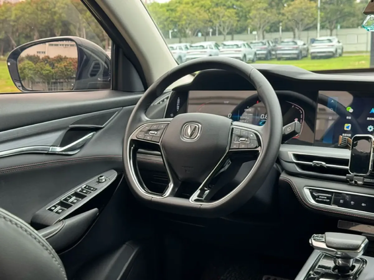 2021 ChangAn CS75 Plus 1.5T 178HP L4 6AT,autocango,china used car exporter,china ev exporter,chinese used car exporter,chinese used ev exporter