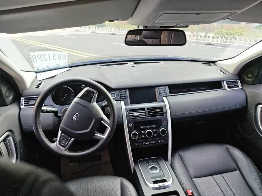 2018 Land Rover Discovery Sport 2.0T 241HP L4 9AT,autocango,china used car exporter,china ev exporter,chinese used car exporter,chinese used ev exporter