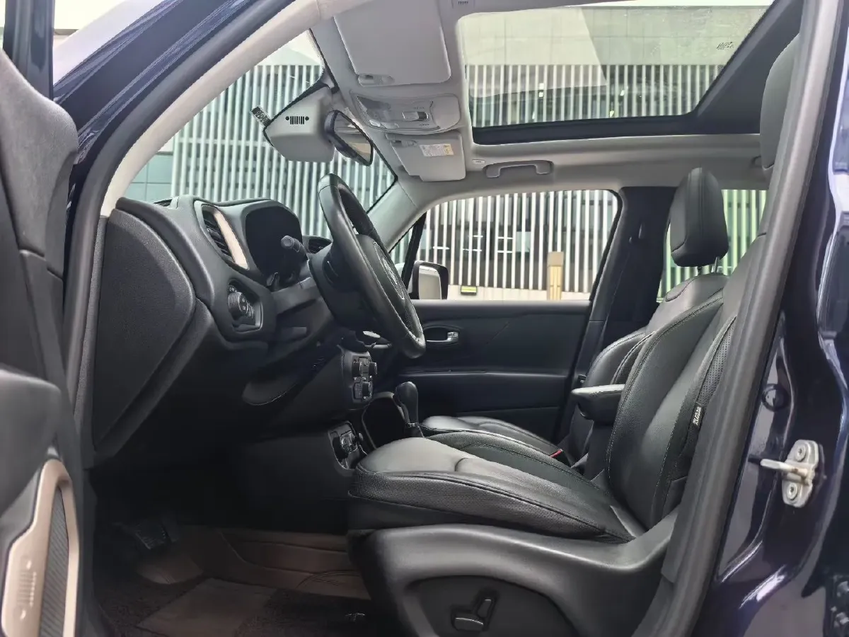 2018 Jeep Renegade 2.0L 155HP L4 9AT,autocango,china used car exporter,china ev exporter,chinese used car exporter,chinese used ev exporter