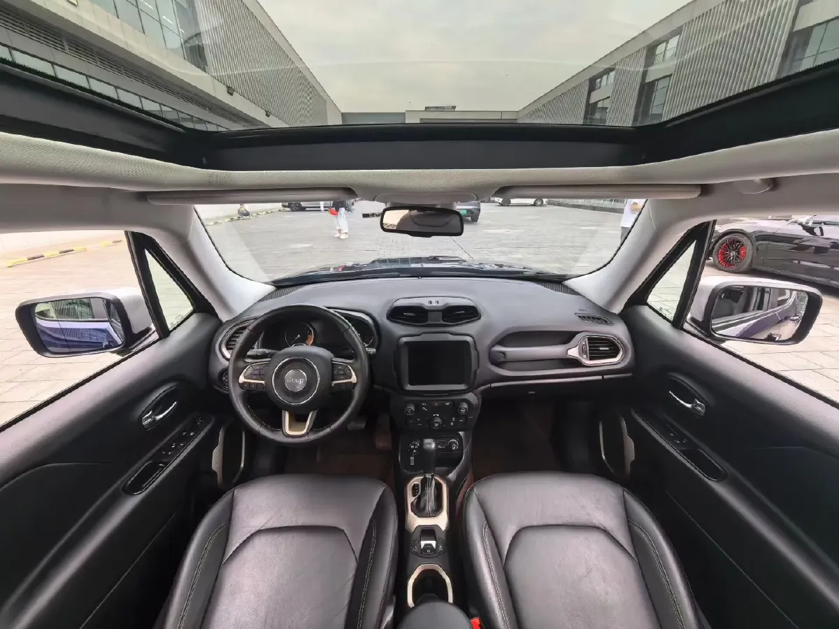 2018 Jeep Renegade 2.0L 155HP L4 9AT,autocango,china used car exporter,china ev exporter,chinese used car exporter,chinese used ev exporter