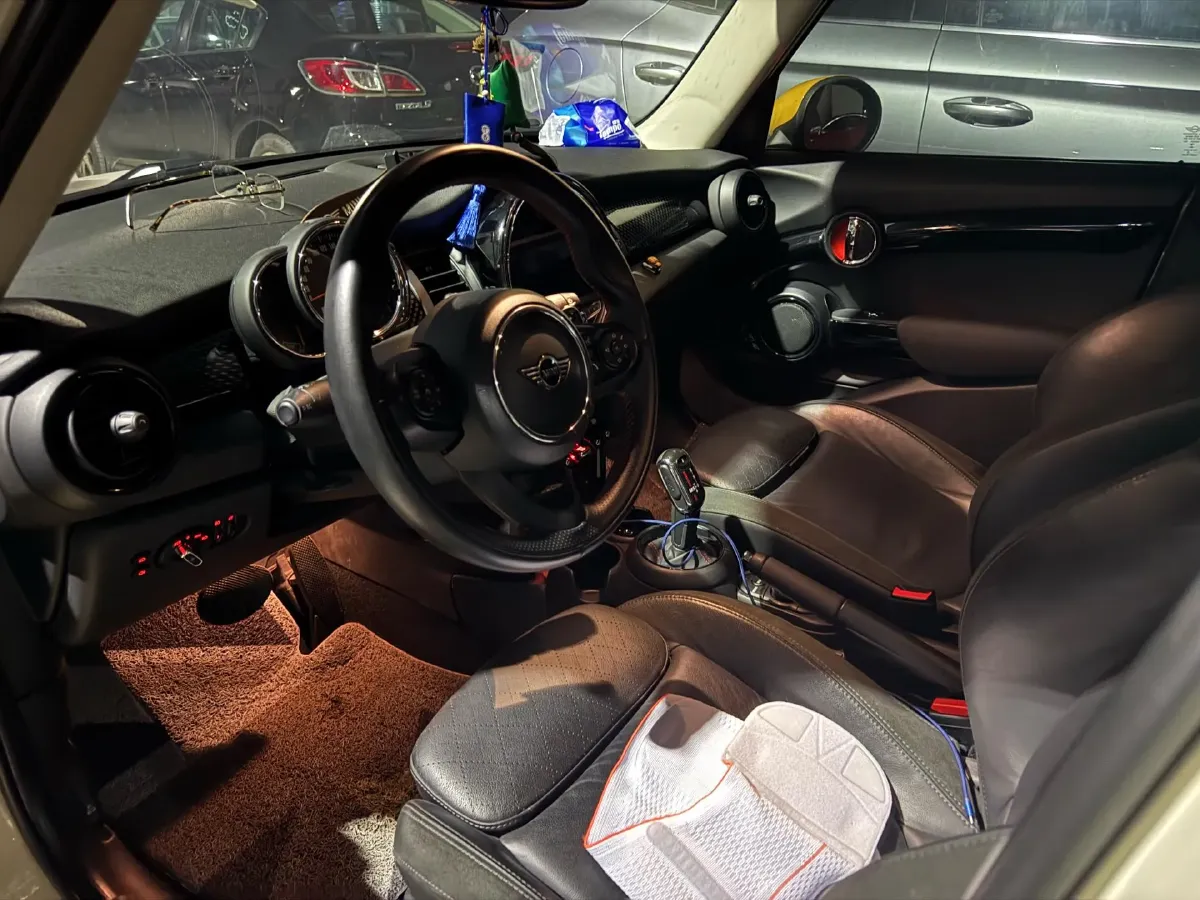 2019 MINI MINI 2.0T 192HP L4 7DCT,autocango,china used car exporter,china ev exporter,chinese used car exporter,chinese used ev exporter