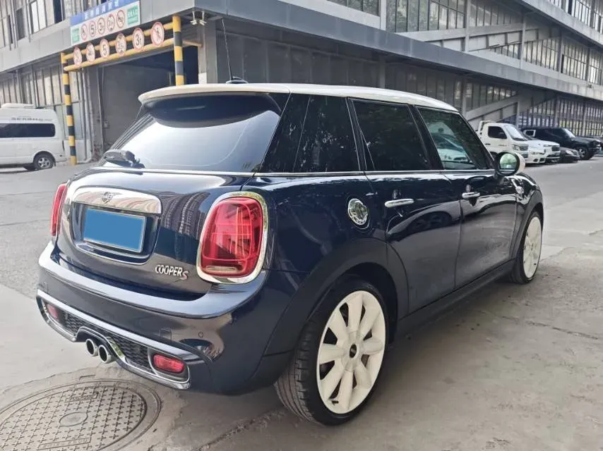 2018 Mercedes-Benz CLA Class 2.0T 184HP L4 7DCT,autocango,china used car exporter,china ev exporter,chinese used car exporter,chinese used ev exporter