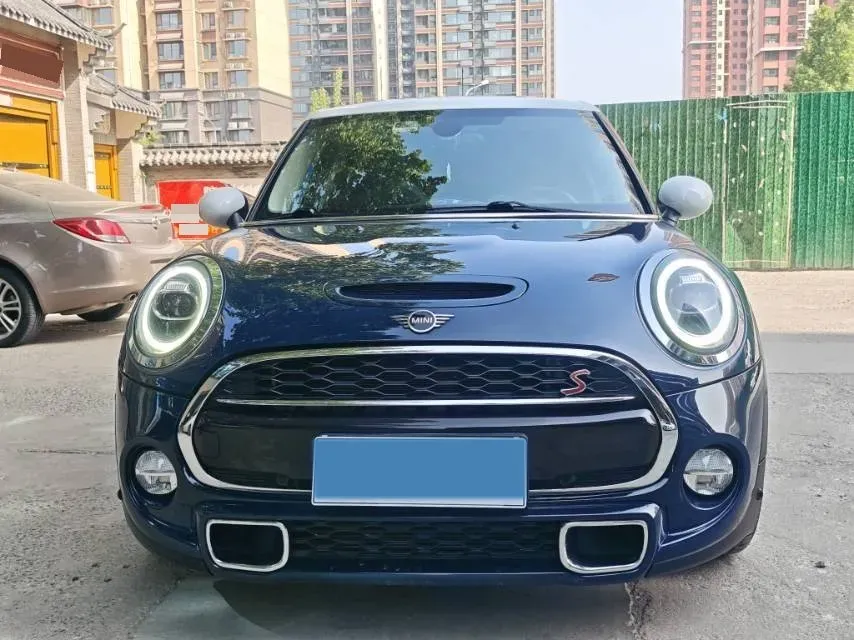 2018 Mercedes-Benz CLA Class 2.0T 184HP L4 7DCT,autocango,china used car exporter,china ev exporter,chinese used car exporter,chinese used ev exporter