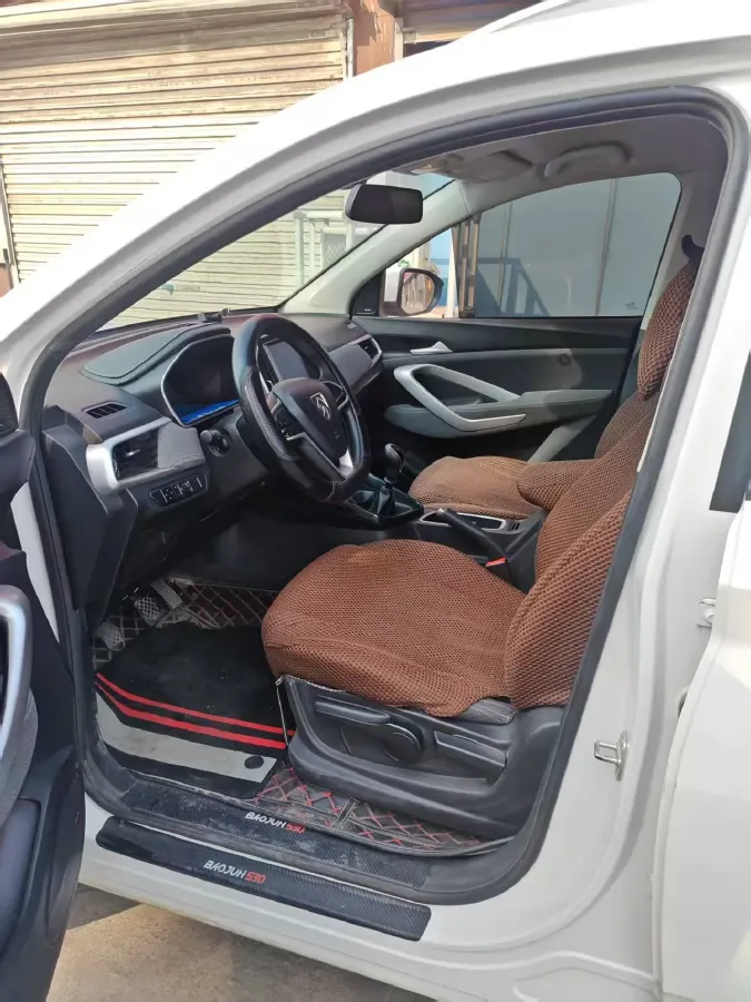 2020 BaoJun 530 1.5T 147HP L4 6MT,autocango,china used car exporter,china ev exporter,chinese used car exporter,chinese used ev exporter