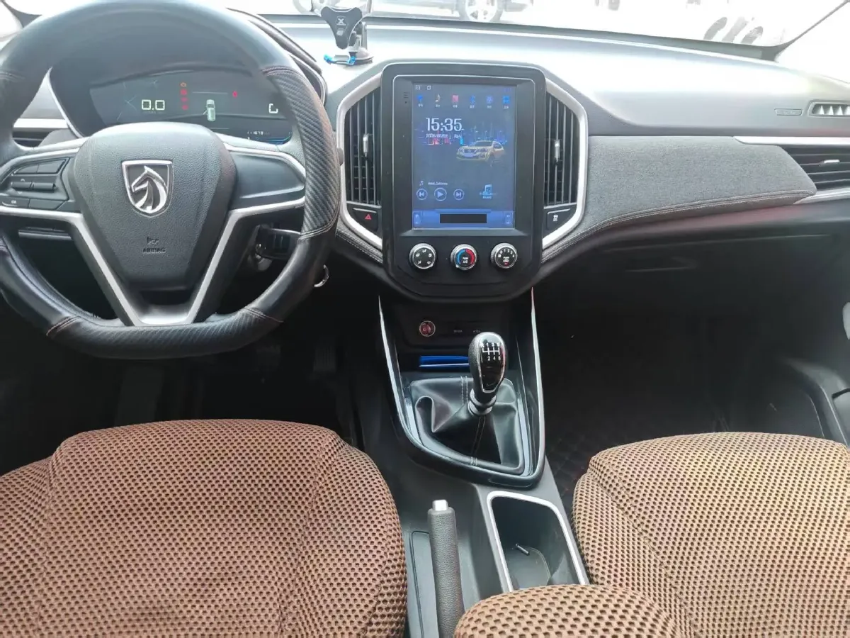 2020 BaoJun 530 1.5T 147HP L4 6MT,autocango,china used car exporter,china ev exporter,chinese used car exporter,chinese used ev exporter