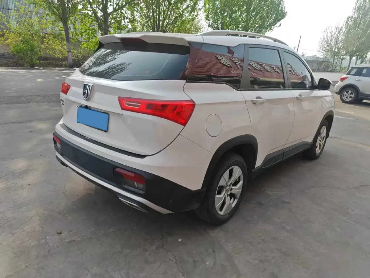 2020 BaoJun 530 1.5T 147HP L4 6MT,autocango,china used car exporter,china ev exporter,chinese used car exporter,chinese used ev exporter