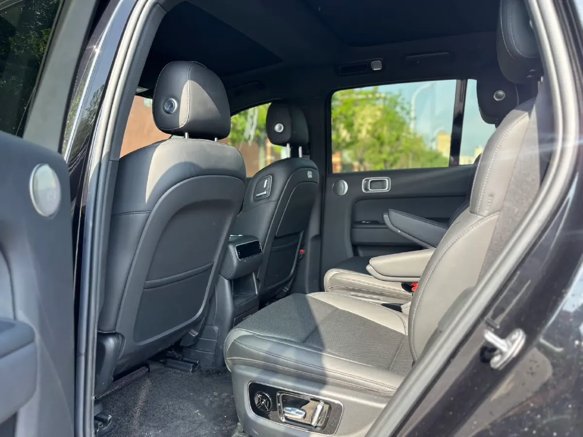 2024 Volvo S60 2.0T 197HP L4 7DCT,autocango,china used car exporter,china ev exporter,chinese used car exporter,chinese used ev exporter