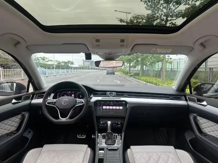 2023 Volkswagen Magotan 2.0T 186HP L4 7DCT,autocango,china used car exporter,china ev exporter,chinese used car exporter,chinese used ev exporter