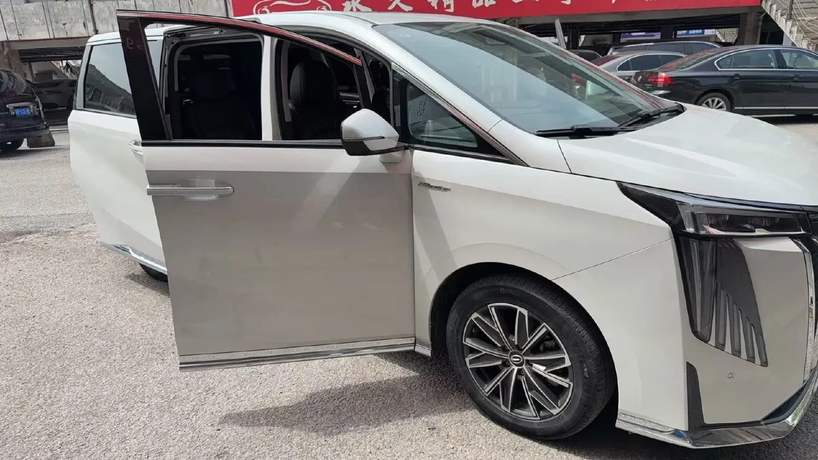 2023 GAC Trumpchi M8 2.0T 252HP L4 8AT,autocango,china used car exporter,china ev exporter,chinese used car exporter,chinese used ev exporter