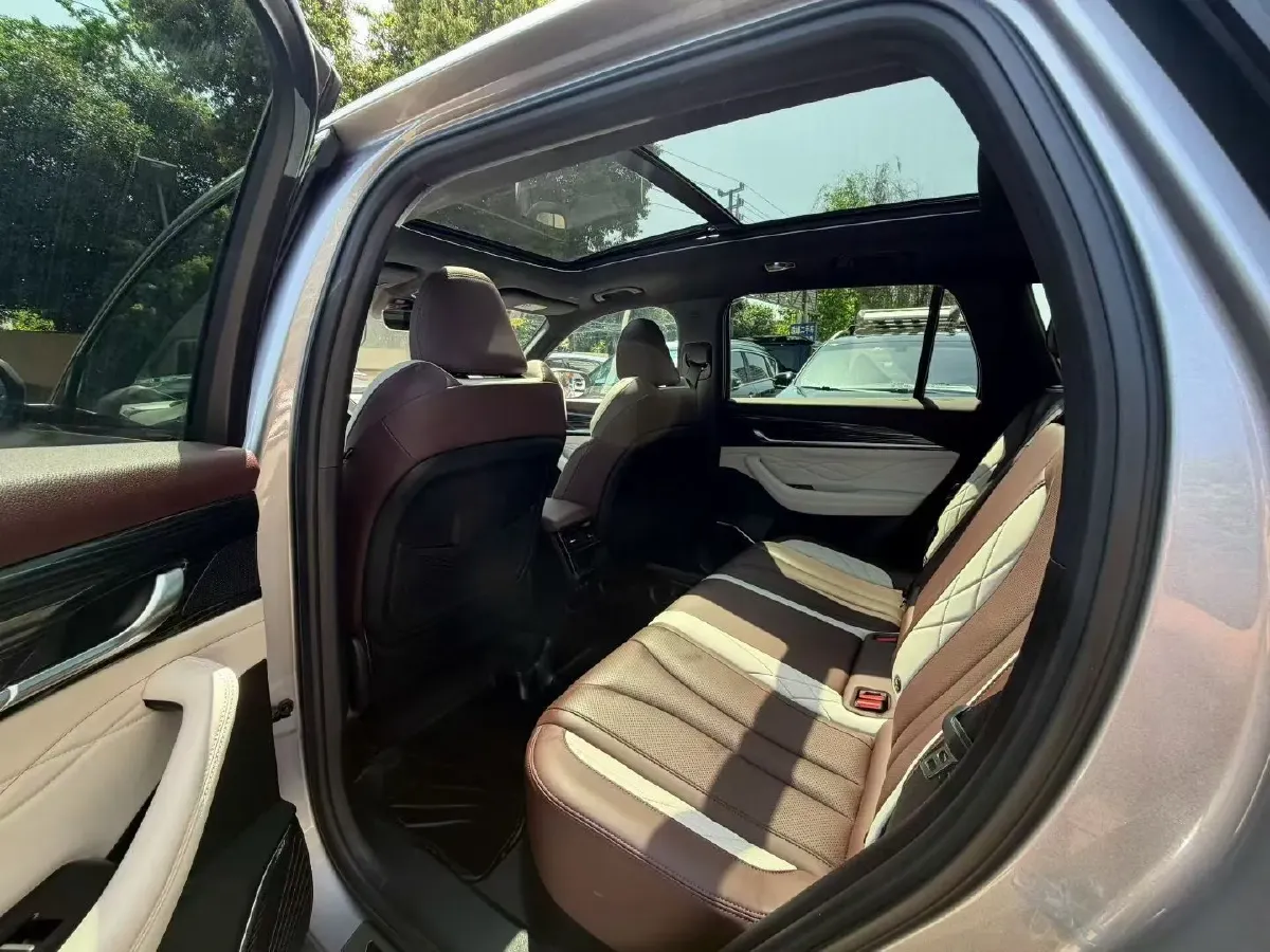 2021 Geely Monjaro 2.0T 218HP L4 7DCT,autocango,china used car exporter,china ev exporter,chinese used car exporter,chinese used ev exporter