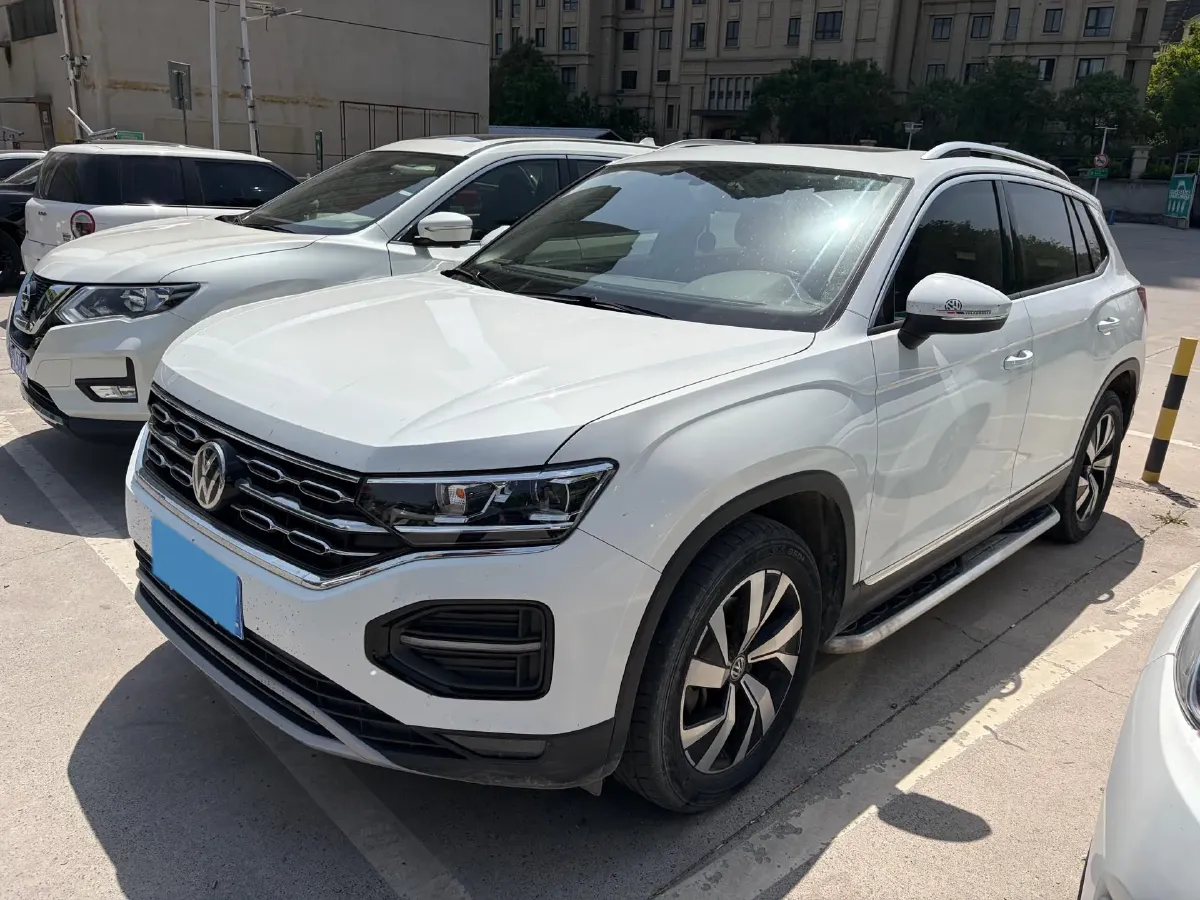2019 Jeep Cherokee 2.0T 234HP L4 9AT,autocango,china used car exporter,china ev exporter,chinese used car exporter,chinese used ev exporter