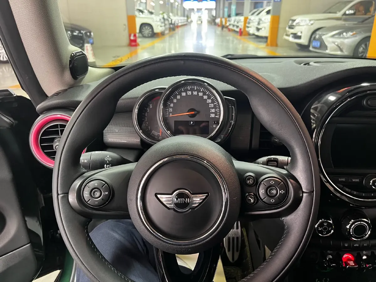 2016 MINI MINI 1.5T 136HP L3 6AT,autocango,china used car exporter,china ev exporter,chinese used car exporter,chinese used ev exporter