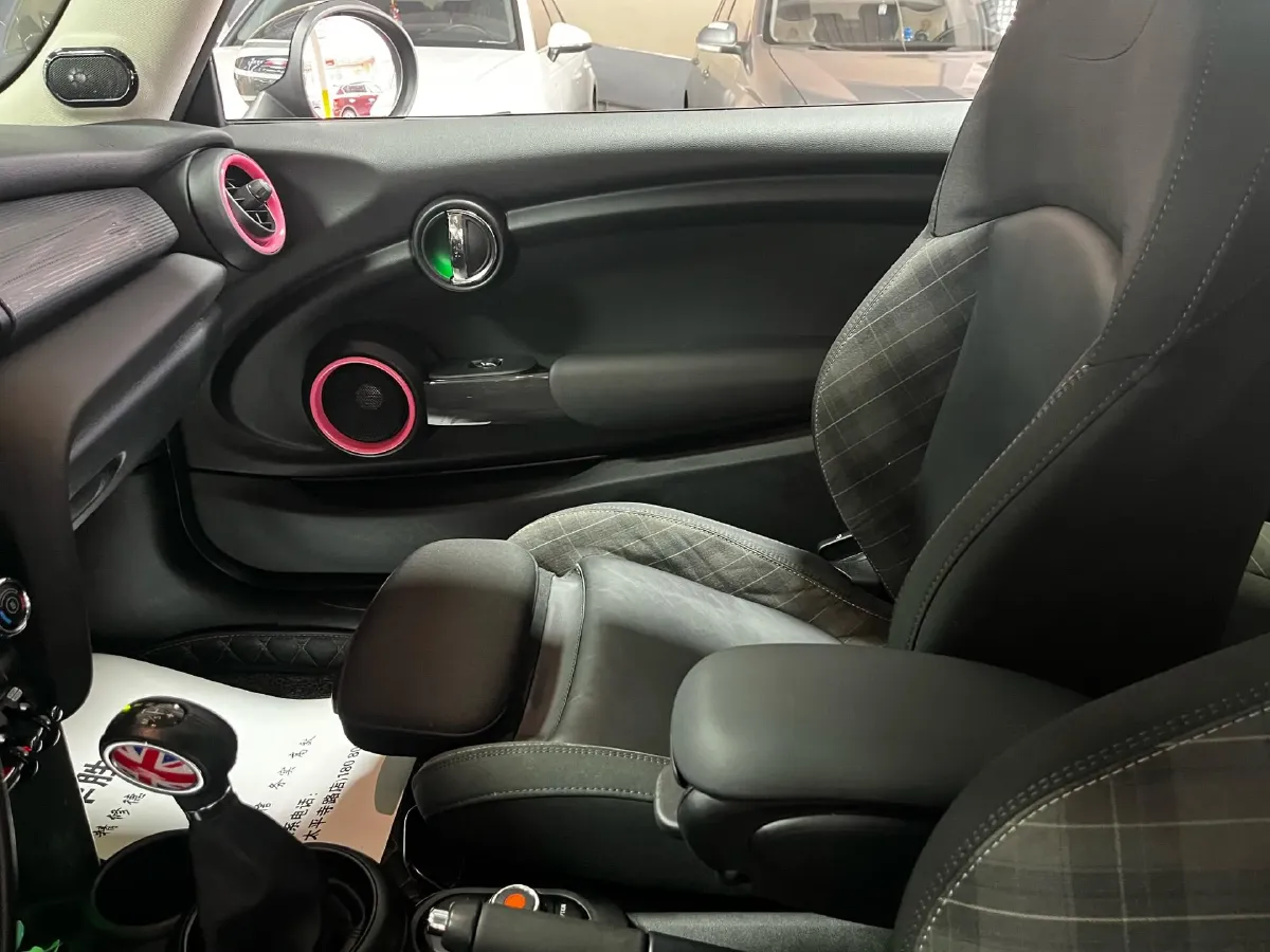 2016 MINI MINI 1.5T 136HP L3 6AT,autocango,china used car exporter,china ev exporter,chinese used car exporter,chinese used ev exporter