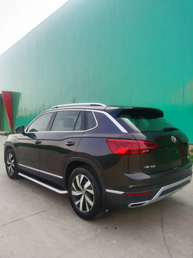 2019 Jeep Cherokee 2.0T 234HP L4 9AT,autocango,china used car exporter,china ev exporter,chinese used car exporter,chinese used ev exporter