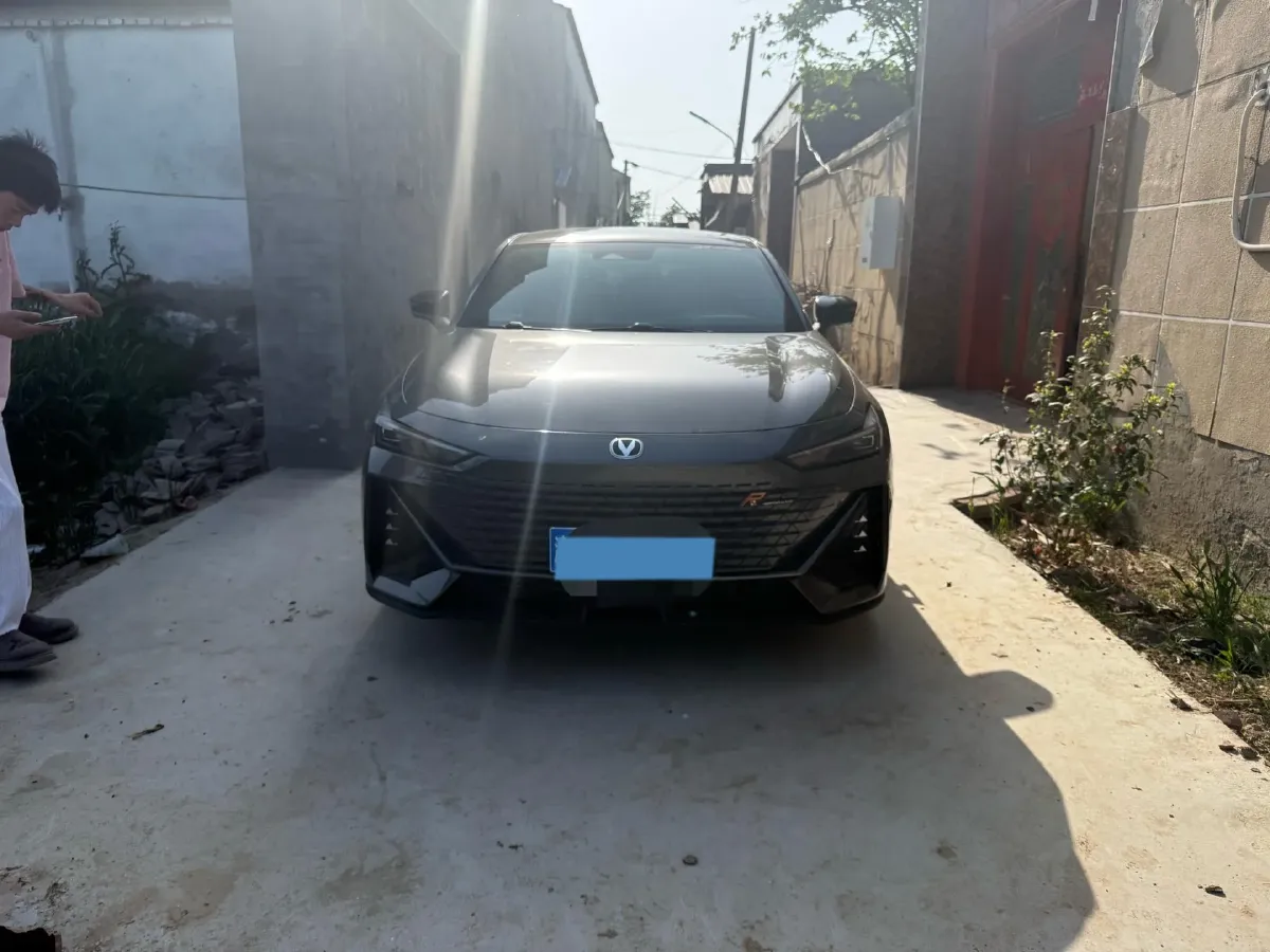 2022 ChangAn UNI-V 1.5T 188HP L4 7DCT,autocango,china used car exporter,china ev exporter,chinese used car exporter,chinese used ev exporter