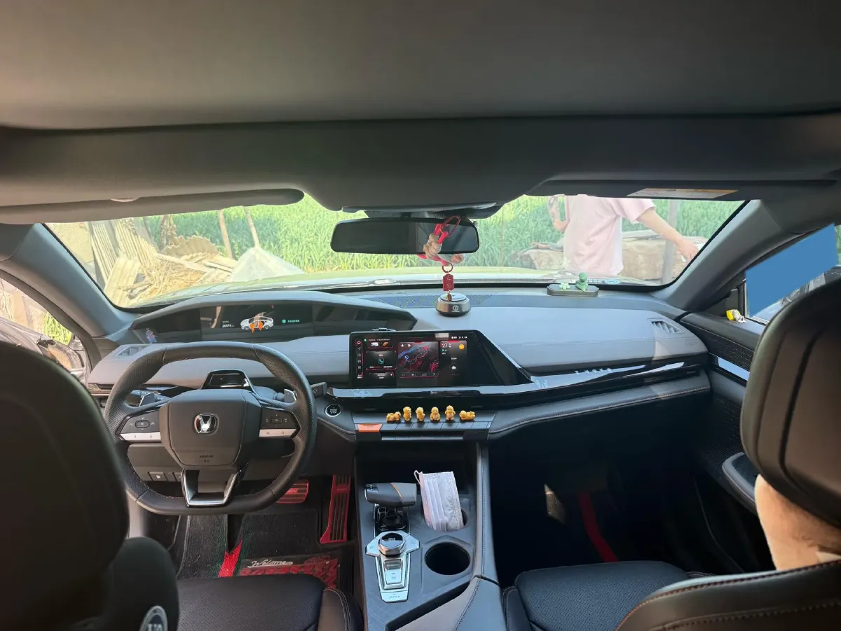 2022 ChangAn UNI-V 1.5T 188HP L4 7DCT,autocango,china used car exporter,china ev exporter,chinese used car exporter,chinese used ev exporter