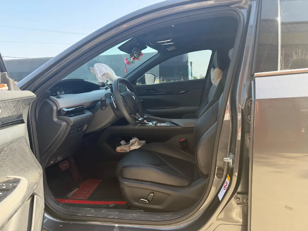 2022 ChangAn UNI-V 1.5T 188HP L4 7DCT,autocango,china used car exporter,china ev exporter,chinese used car exporter,chinese used ev exporter