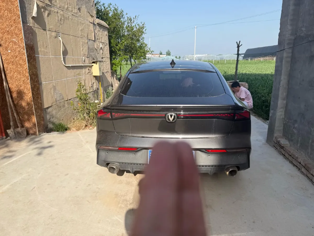 2022 ChangAn UNI-V 1.5T 188HP L4 7DCT,autocango,china used car exporter,china ev exporter,chinese used car exporter,chinese used ev exporter