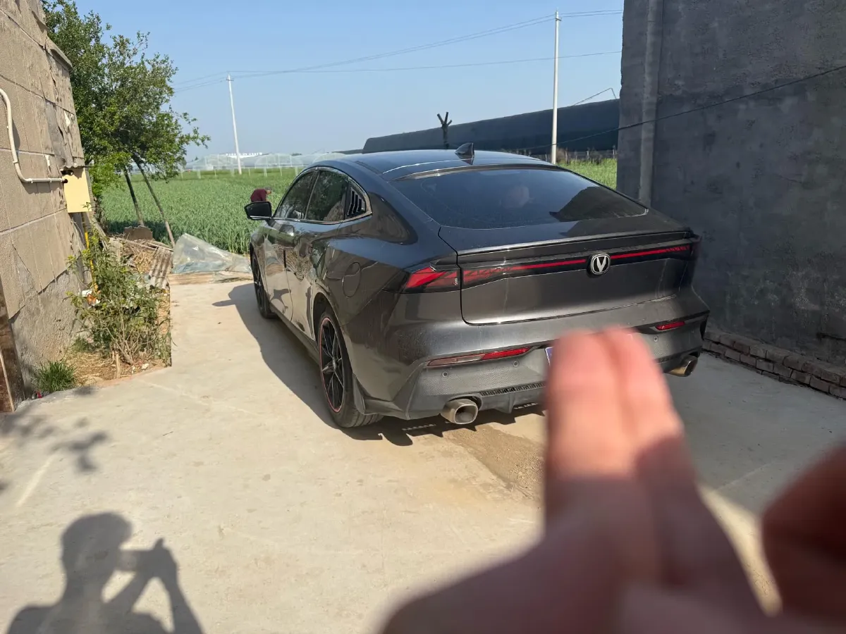 2022 ChangAn UNI-V 1.5T 188HP L4 7DCT,autocango,china used car exporter,china ev exporter,chinese used car exporter,chinese used ev exporter