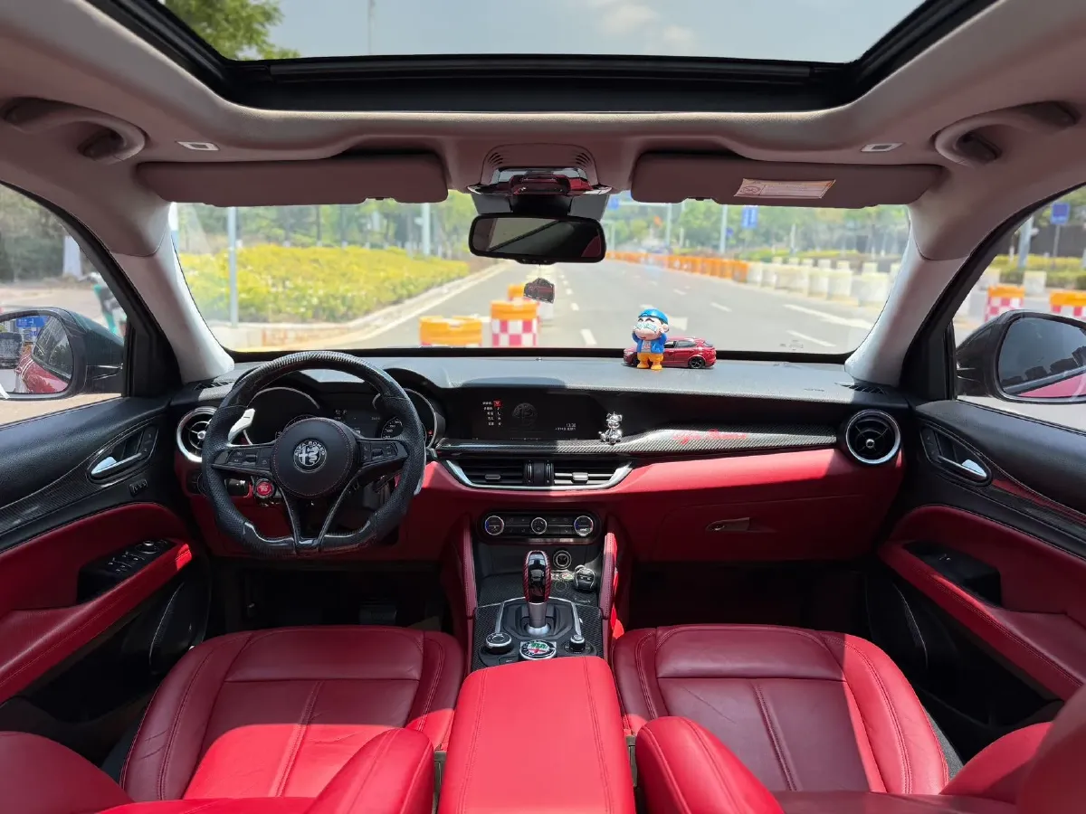 2017 Alfa Romeo Stelvio 2.0T 200HP L4 8AT,autocango,china used car exporter,china ev exporter,chinese used car exporter,chinese used ev exporter