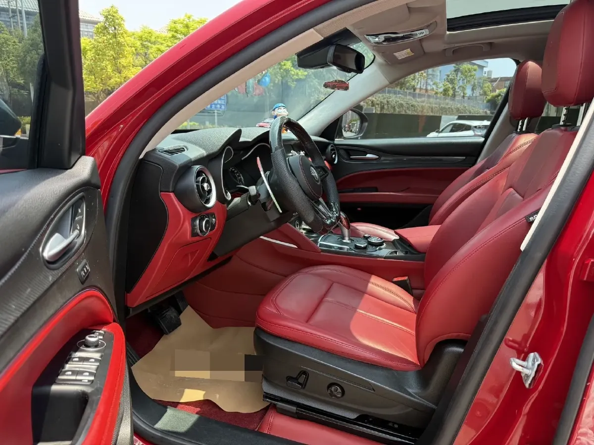 2017 Alfa Romeo Stelvio 2.0T 200HP L4 8AT,autocango,china used car exporter,china ev exporter,chinese used car exporter,chinese used ev exporter