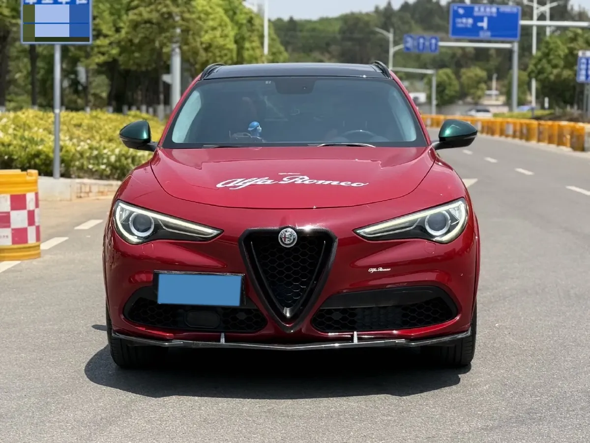 2017 Alfa Romeo Stelvio 2.0T 200HP L4 8AT,autocango,china used car exporter,china ev exporter,chinese used car exporter,chinese used ev exporter
