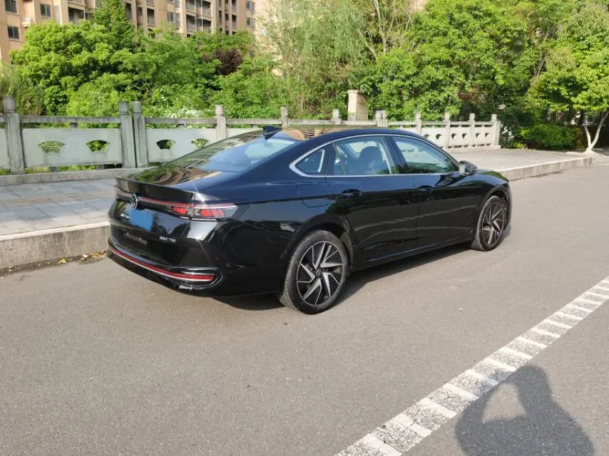 2024 Volkswagen Magotan 2.0T 220HP L4 7DCT,autocango,china used car exporter,china ev exporter,chinese used car exporter,chinese used ev exporter