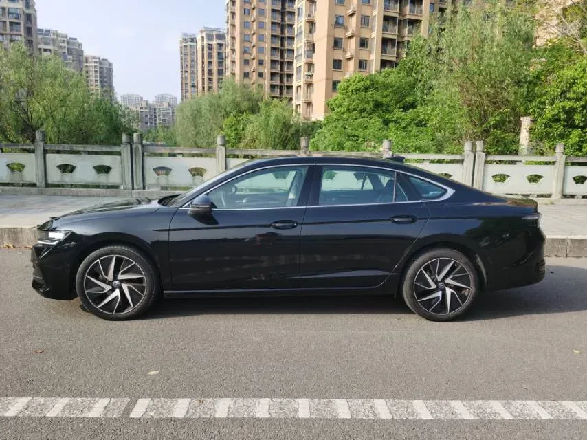 2024 Volkswagen Magotan 2.0T 220HP L4 7DCT,autocango,china used car exporter,china ev exporter,chinese used car exporter,chinese used ev exporter