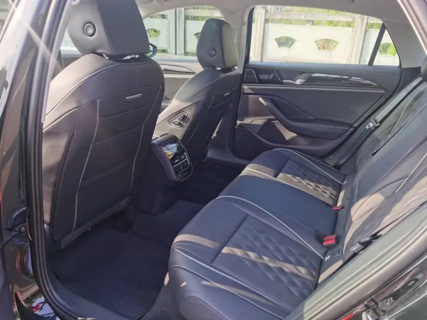 2024 Volkswagen Magotan 2.0T 220HP L4 7DCT,autocango,china used car exporter,china ev exporter,chinese used car exporter,chinese used ev exporter