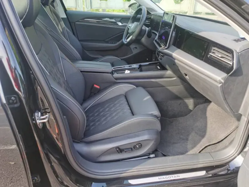 2024 Volkswagen Magotan 2.0T 220HP L4 7DCT,autocango,china used car exporter,china ev exporter,chinese used car exporter,chinese used ev exporter