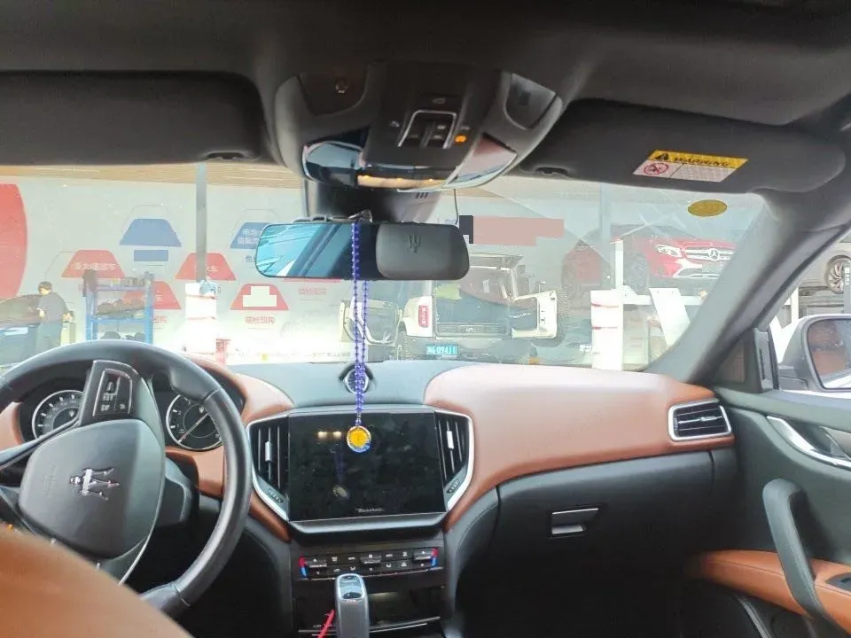 2021 Maserati Ghibli 2.0T 330HP L4 8AT,autocango,china used car exporter,china ev exporter,chinese used car exporter,chinese used ev exporter