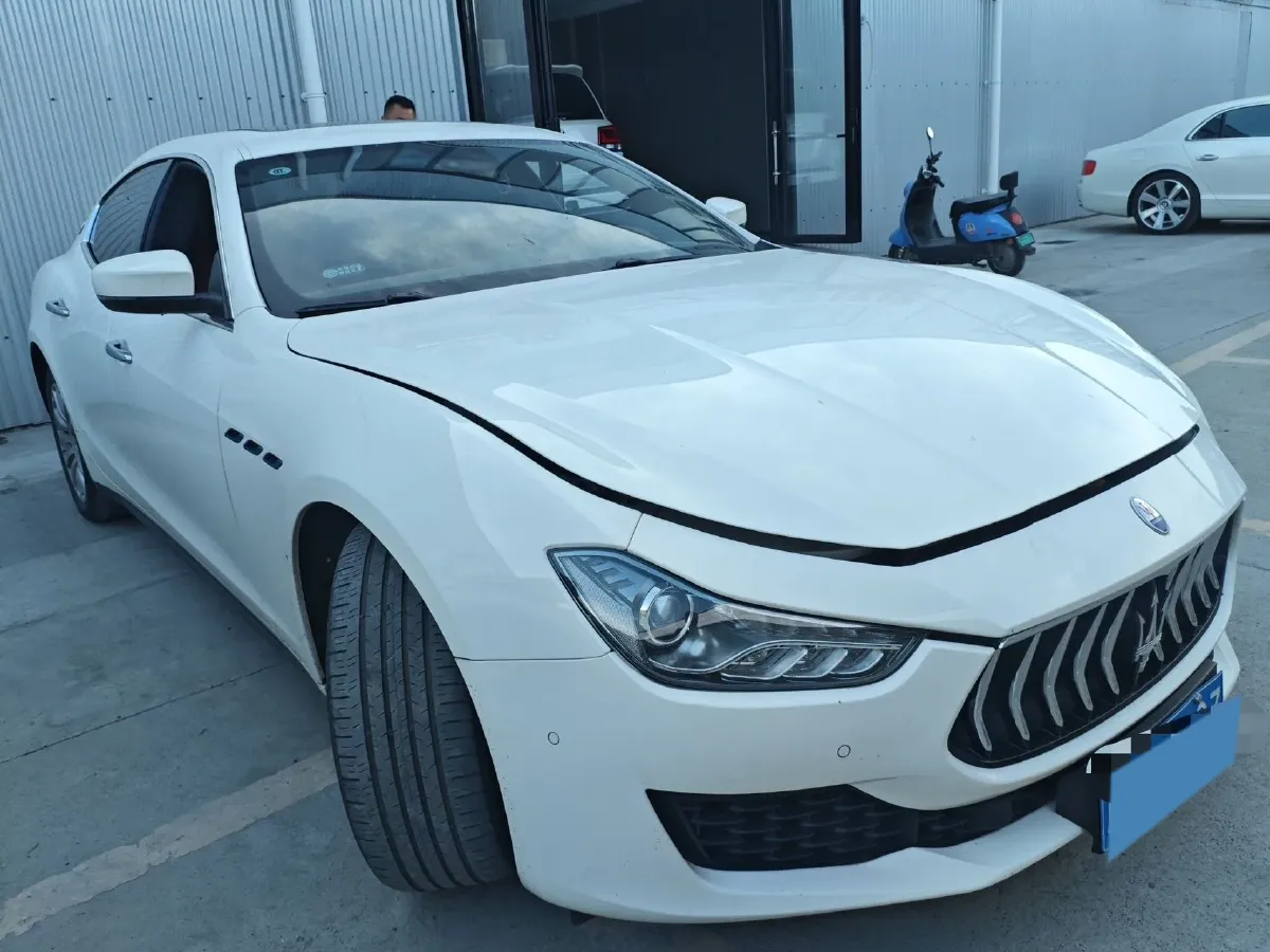 2021 Maserati Ghibli 2.0T 330HP L4 8AT,autocango,china used car exporter,china ev exporter,chinese used car exporter,chinese used ev exporter