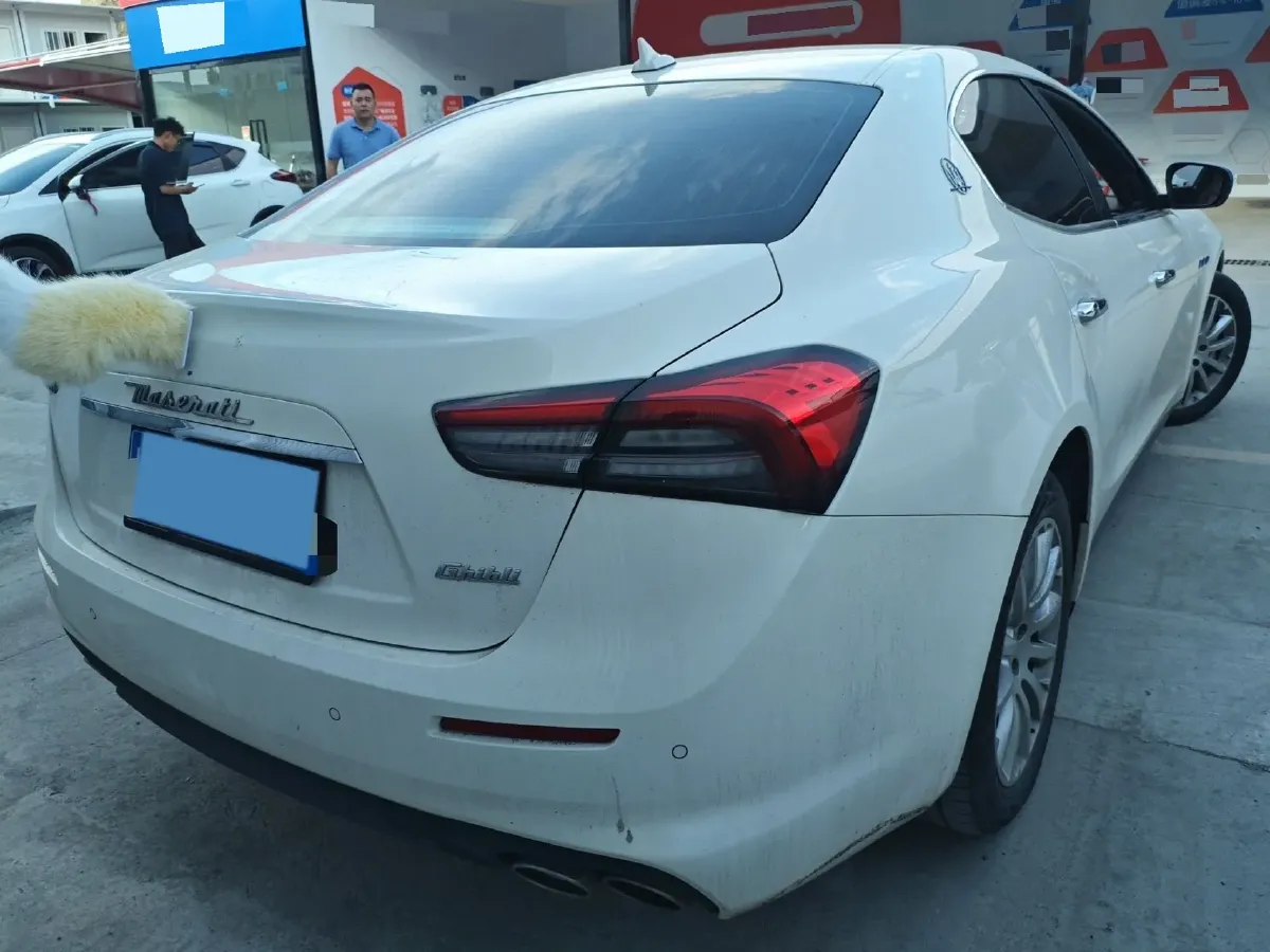 2021 Maserati Ghibli 2.0T 330HP L4 8AT,autocango,china used car exporter,china ev exporter,chinese used car exporter,chinese used ev exporter