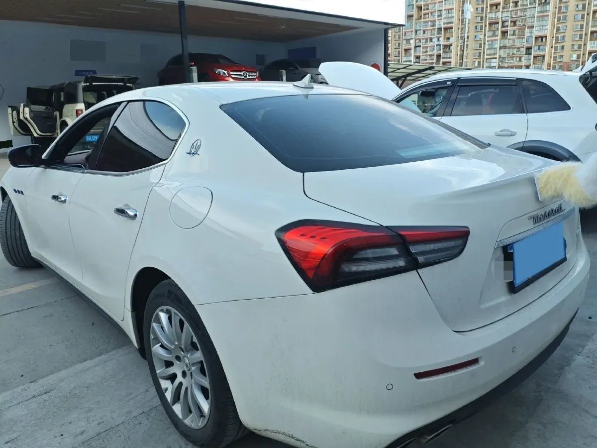 2021 Maserati Ghibli 2.0T 330HP L4 8AT,autocango,china used car exporter,china ev exporter,chinese used car exporter,chinese used ev exporter