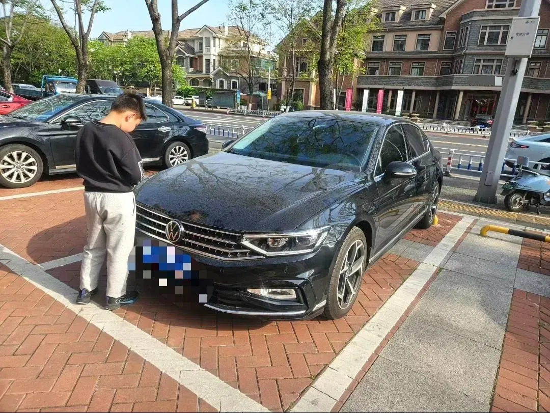 2025 Volkswagen Magotan 2.0T 186HP L4 7DCT,autocango,china used car exporter,china ev exporter,chinese used car exporter,chinese used ev exporter