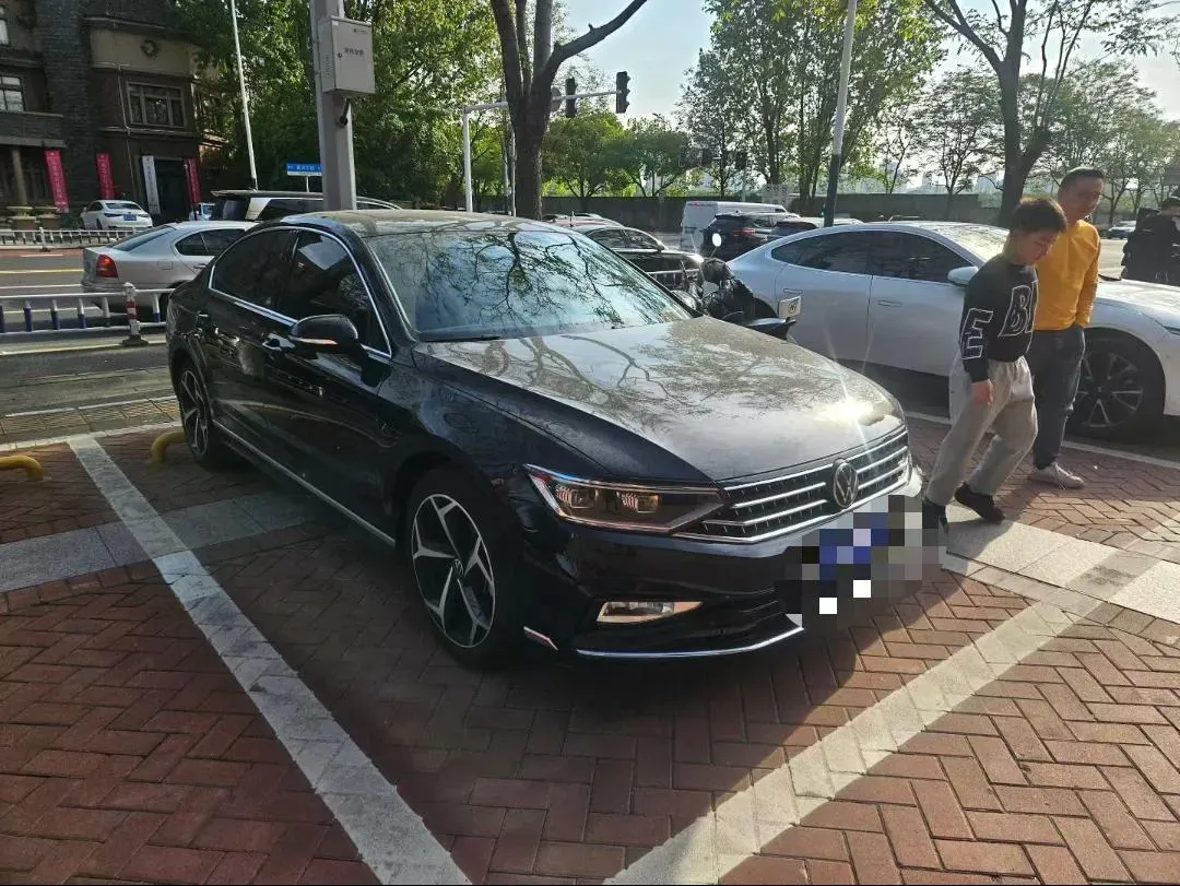 2025 Volkswagen Magotan 2.0T 186HP L4 7DCT,autocango,china used car exporter,china ev exporter,chinese used car exporter,chinese used ev exporter