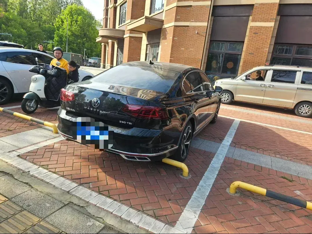 2025 Volkswagen Magotan 2.0T 186HP L4 7DCT,autocango,china used car exporter,china ev exporter,chinese used car exporter,chinese used ev exporter