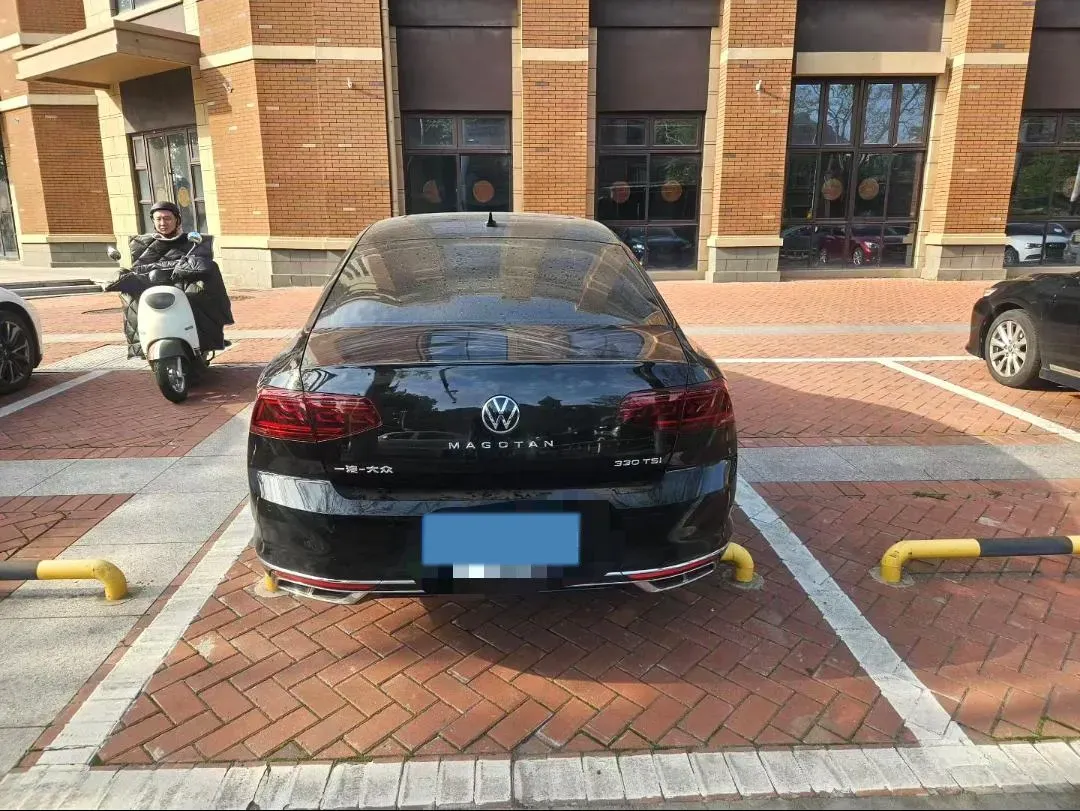 2025 Volkswagen Magotan 2.0T 186HP L4 7DCT,autocango,china used car exporter,china ev exporter,chinese used car exporter,chinese used ev exporter