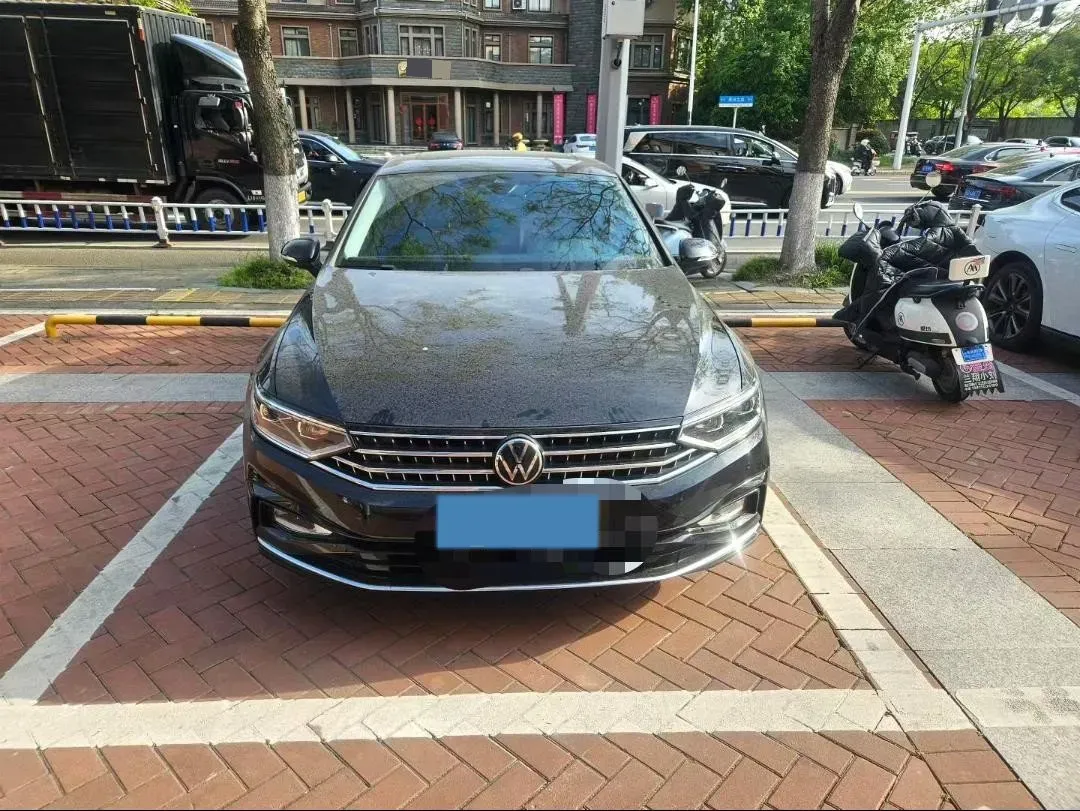 2025 Volkswagen Magotan 2.0T 186HP L4 7DCT,autocango,china used car exporter,china ev exporter,chinese used car exporter,chinese used ev exporter