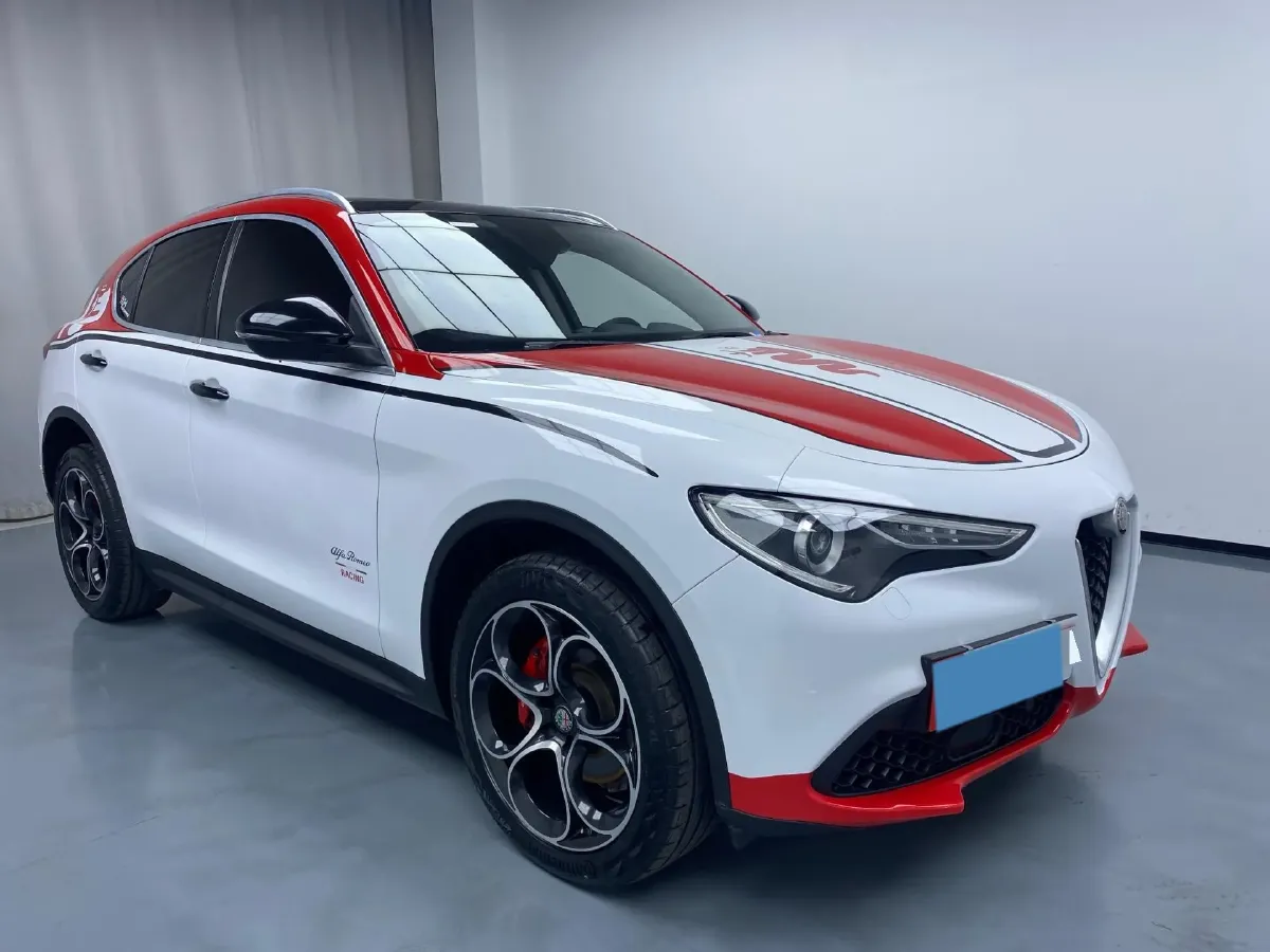 2021 Alfa Romeo Stelvio 2.0T 280HP L4 8AT,autocango,china used car exporter,china ev exporter,chinese used car exporter,chinese used ev exporter