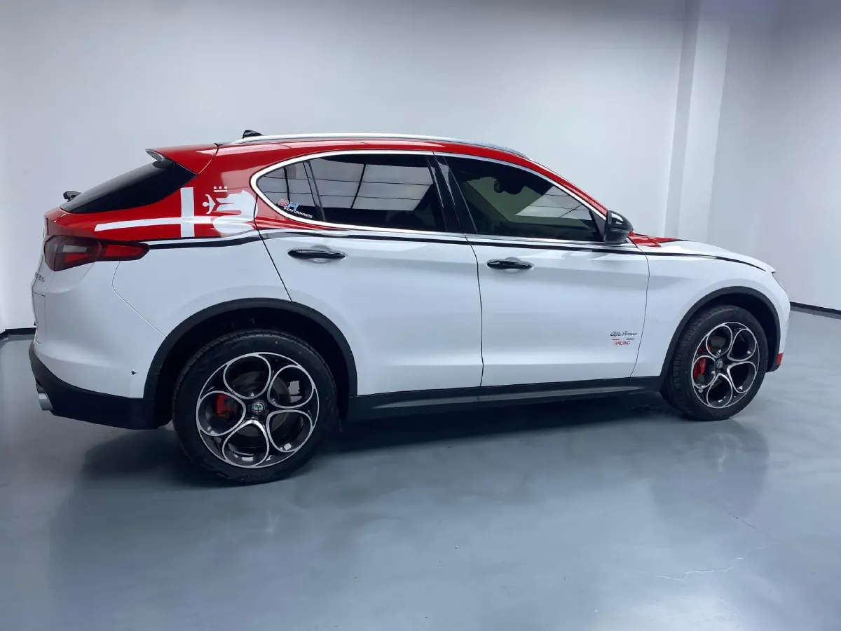 2021 Alfa Romeo Stelvio 2.0T 280HP L4 8AT,autocango,china used car exporter,china ev exporter,chinese used car exporter,chinese used ev exporter