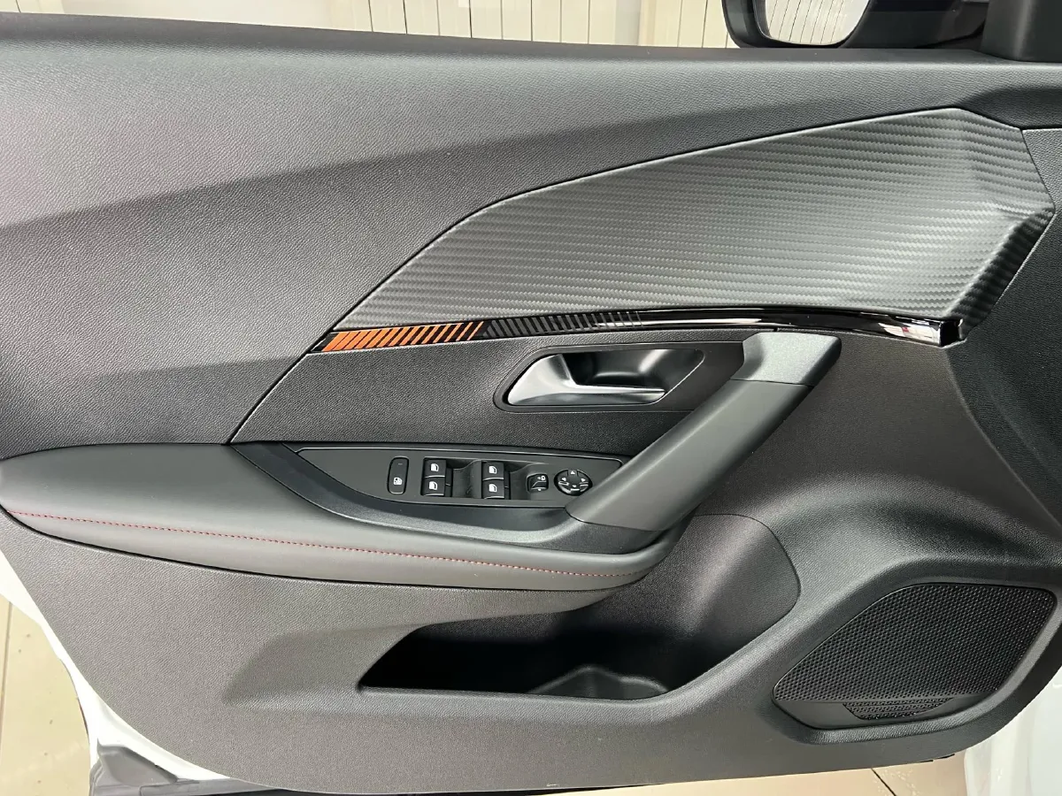 2022 Peugeot 2008 1.2T 136HP L3 6DCT,autocango,china used car exporter,china ev exporter,chinese used car exporter,chinese used ev exporter