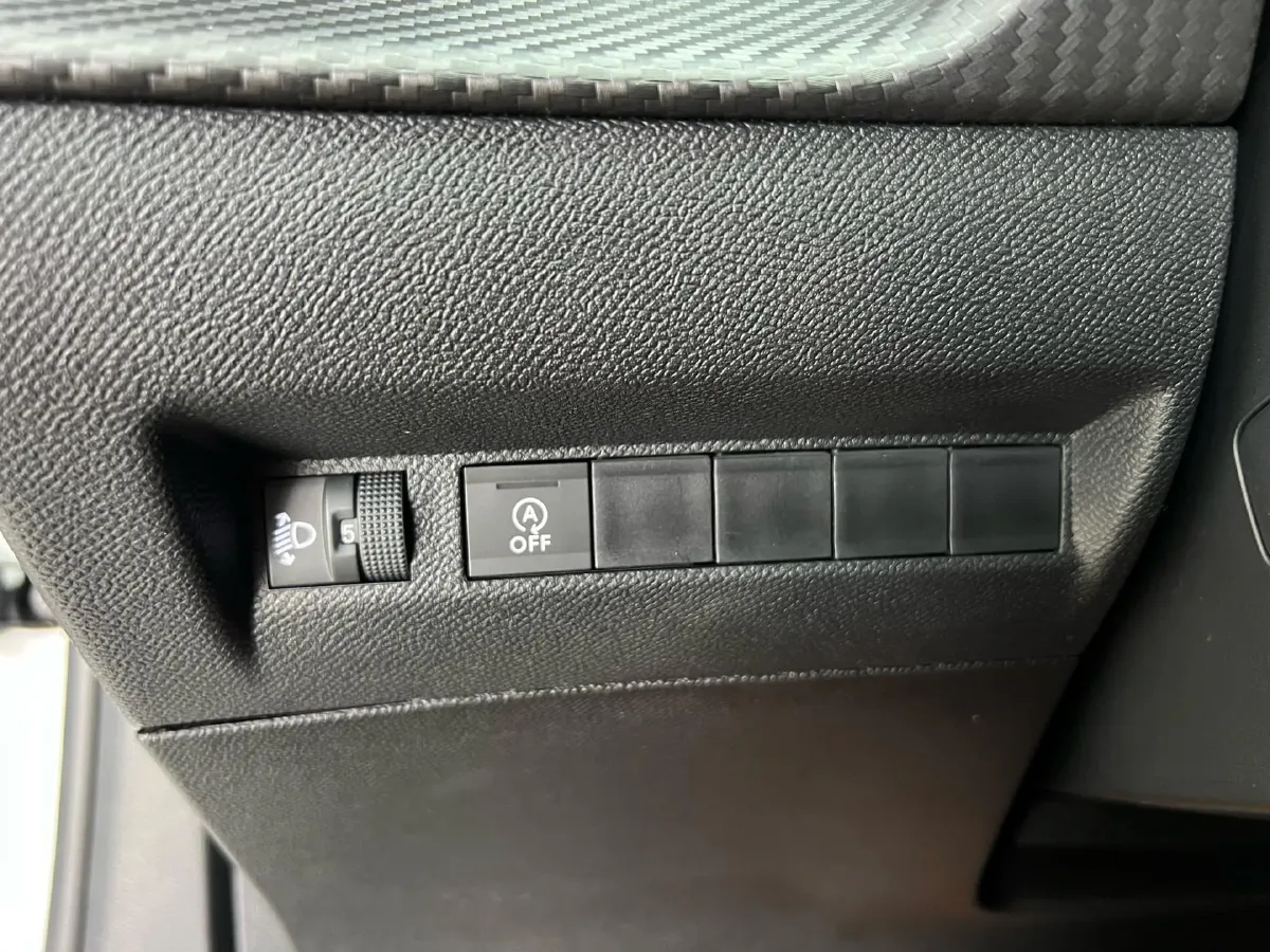 2022 Peugeot 2008 1.2T 136HP L3 6DCT,autocango,china used car exporter,china ev exporter,chinese used car exporter,chinese used ev exporter