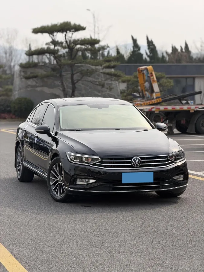 2020 Volkswagen Magotan 2.0T 186HP L4 7DCT,autocango,china used car exporter,china ev exporter,chinese used car exporter,chinese used ev exporter