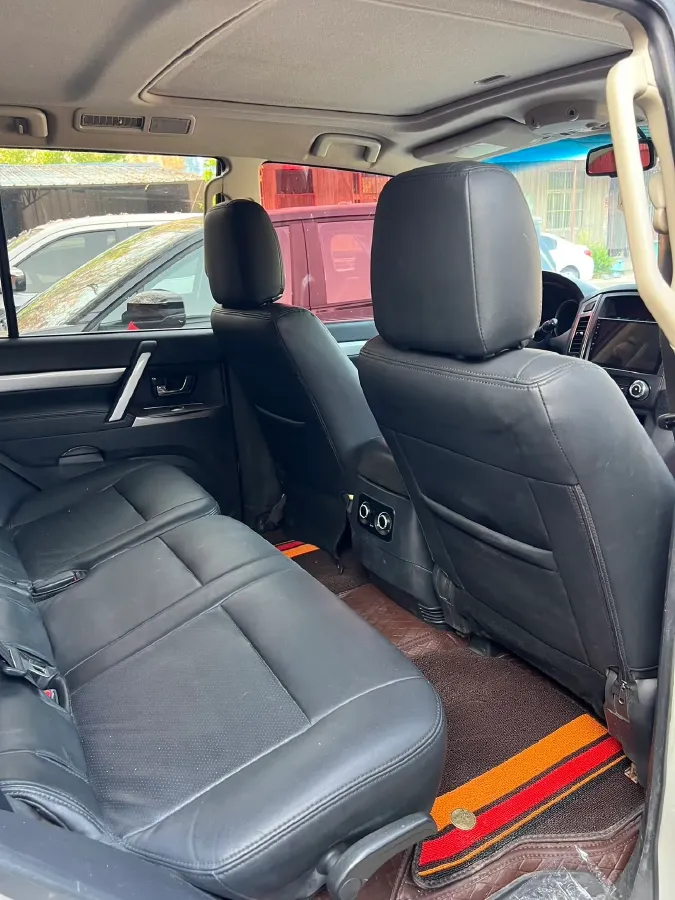 2019 Mitsubishi Pajero 3.0L 174HP V6 5AT,autocango,china used car exporter,china ev exporter,chinese used car exporter,chinese used ev exporter