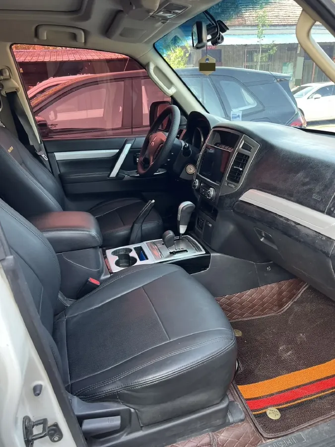 2019 Mitsubishi Pajero 3.0L 174HP V6 5AT,autocango,china used car exporter,china ev exporter,chinese used car exporter,chinese used ev exporter