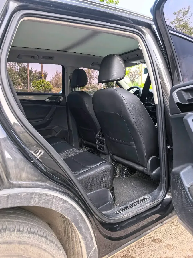 2019 Jeep Cherokee 2.0T 234HP L4 9AT,autocango,china used car exporter,china ev exporter,chinese used car exporter,chinese used ev exporter