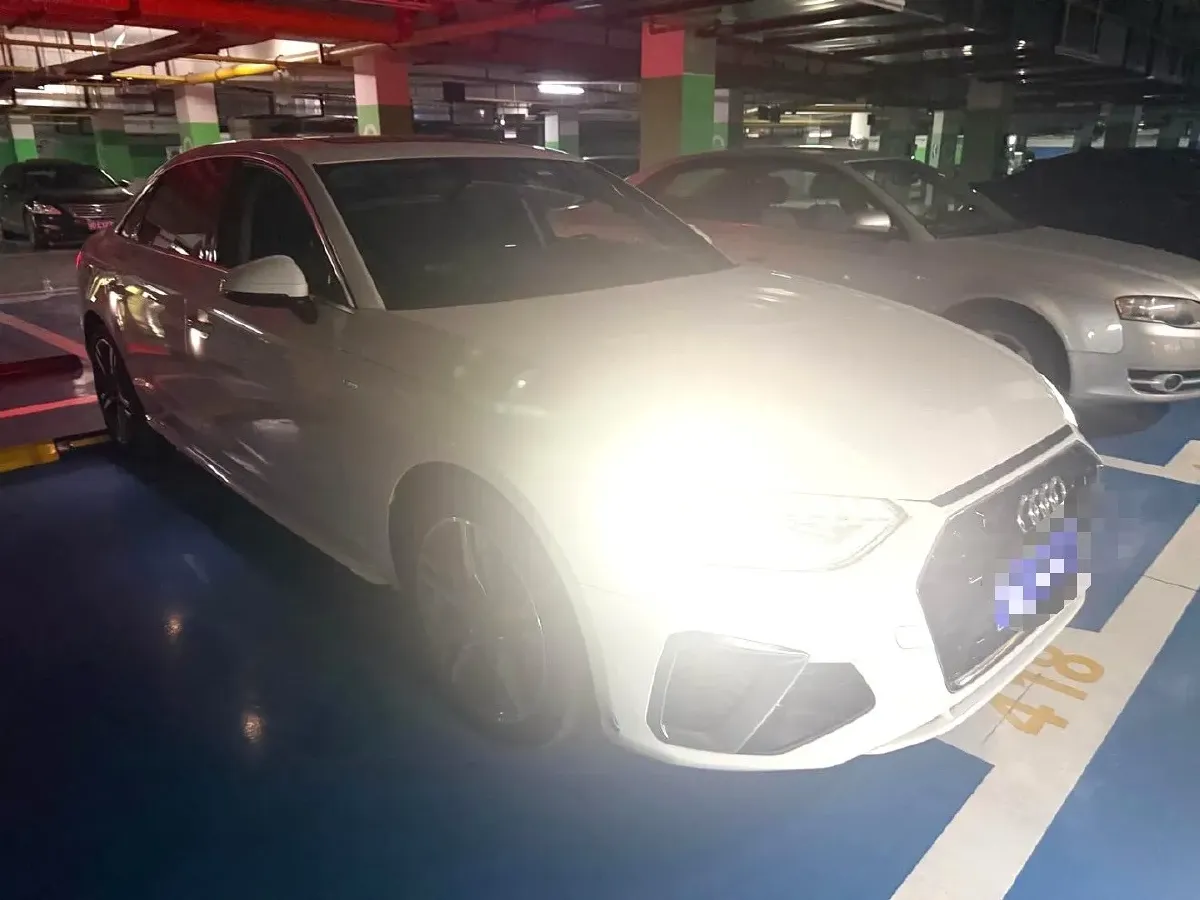 2022 Audi A4L 2.0T 190HP L4 7DCT,autocango,china used car exporter,china ev exporter,chinese used car exporter,chinese used ev exporter