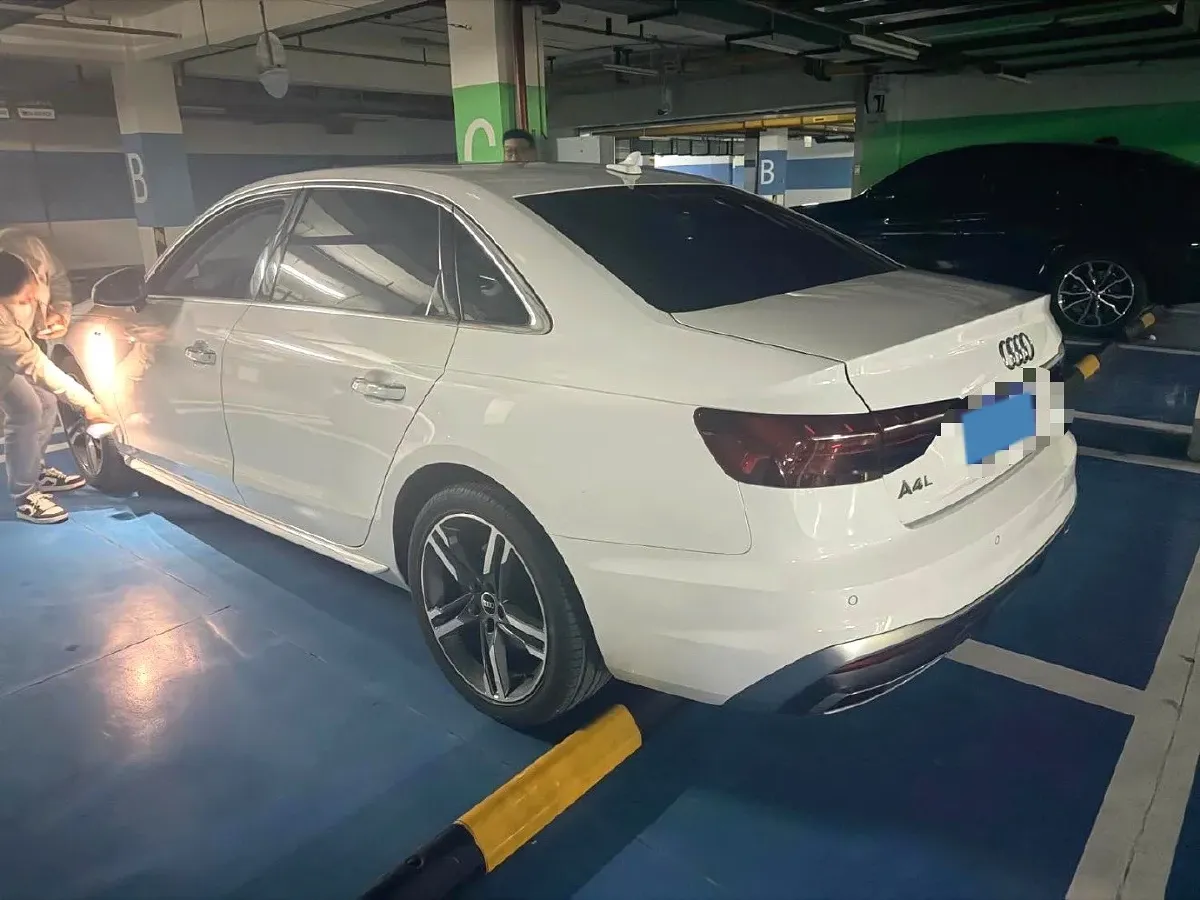 2022 Audi A4L 2.0T 190HP L4 7DCT,autocango,china used car exporter,china ev exporter,chinese used car exporter,chinese used ev exporter